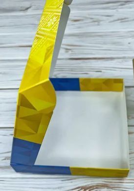 Коробка д. пряників 150х150х30 з фігурн. вікном ПРАПОР