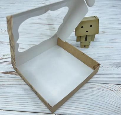 Коробка д. пряників 150х150х30 з фігурн. вікном ВІНТАЖ