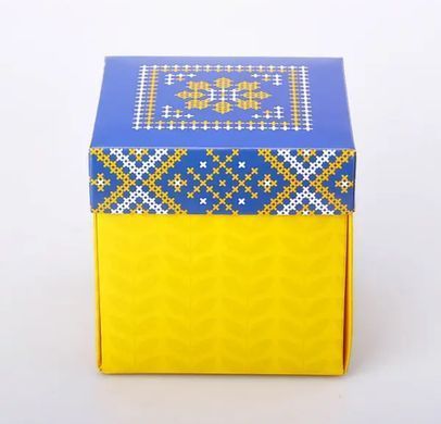 Коробка д .чашки 100х100х100 з кришкою ВИШИВАНКА
