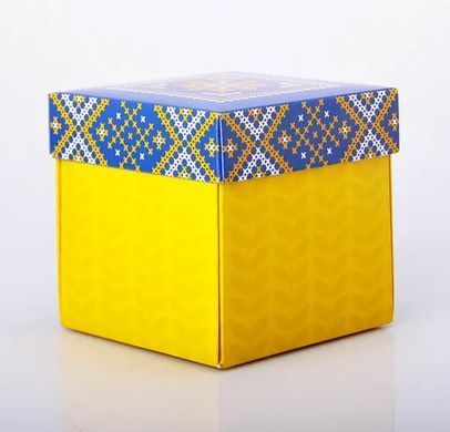 Коробка д .чашки 100х100х100 з кришкою ВИШИВАНКА